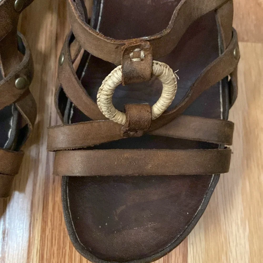 Timberlands Earth keepers strappy leather sandals women’s brown distressed Sz 7W